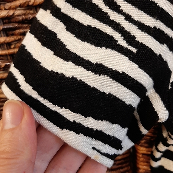 Theory Zebra Knit Wool Short Sleeve Mock Neck Sweater Tee Shirt Women's P Small - Picture 3 of 6